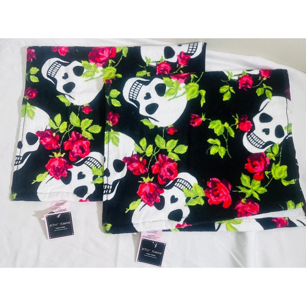 Betsey Johnson Skull Garden Rose Hand Towels Set of 2 NWT 100% Cotton Goth Punk